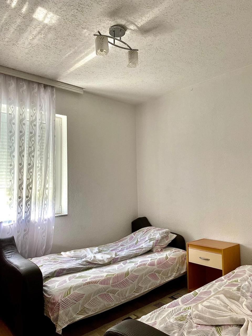 Lola Guest House Vusanje Luaran gambar